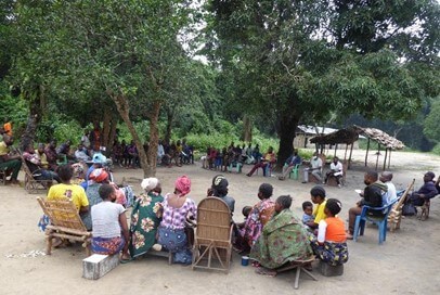 Community meeting in Kiri